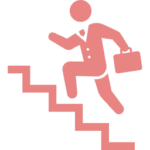 階段を登るスーツの男性